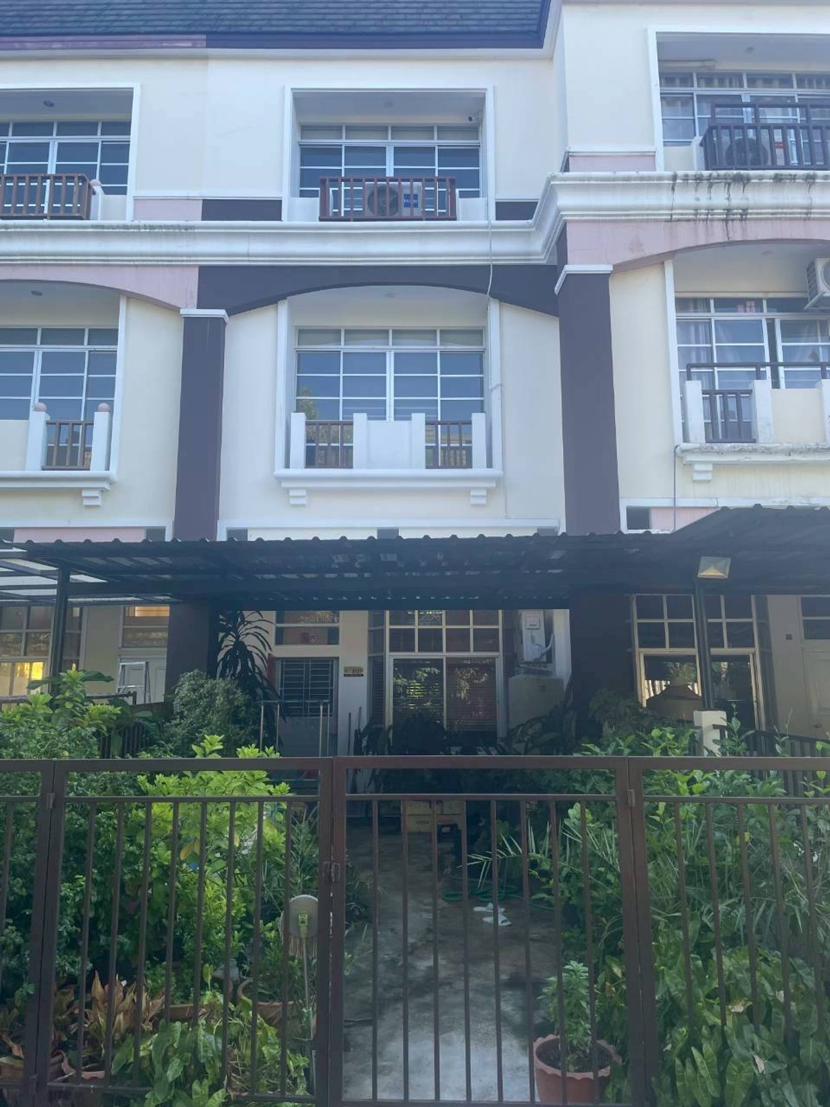 Townhome next to Songprapa-Don Mueang Road (for sale) Townhome next to Songprapa-Don Mueang Road (for sale)