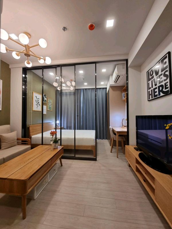 ✨🌿 Muji minimalist room, 26th floor, open view, no buildings blocking it, near MRT Rama 9, with premium imported oak furniture.
