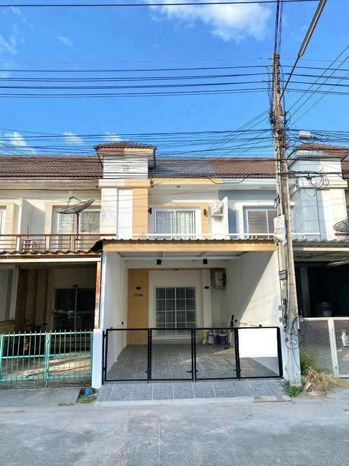 Newly renovated townhome, ready to move in. Golden Place, near Saha Group – Laem Chabang. Includes all amenities.