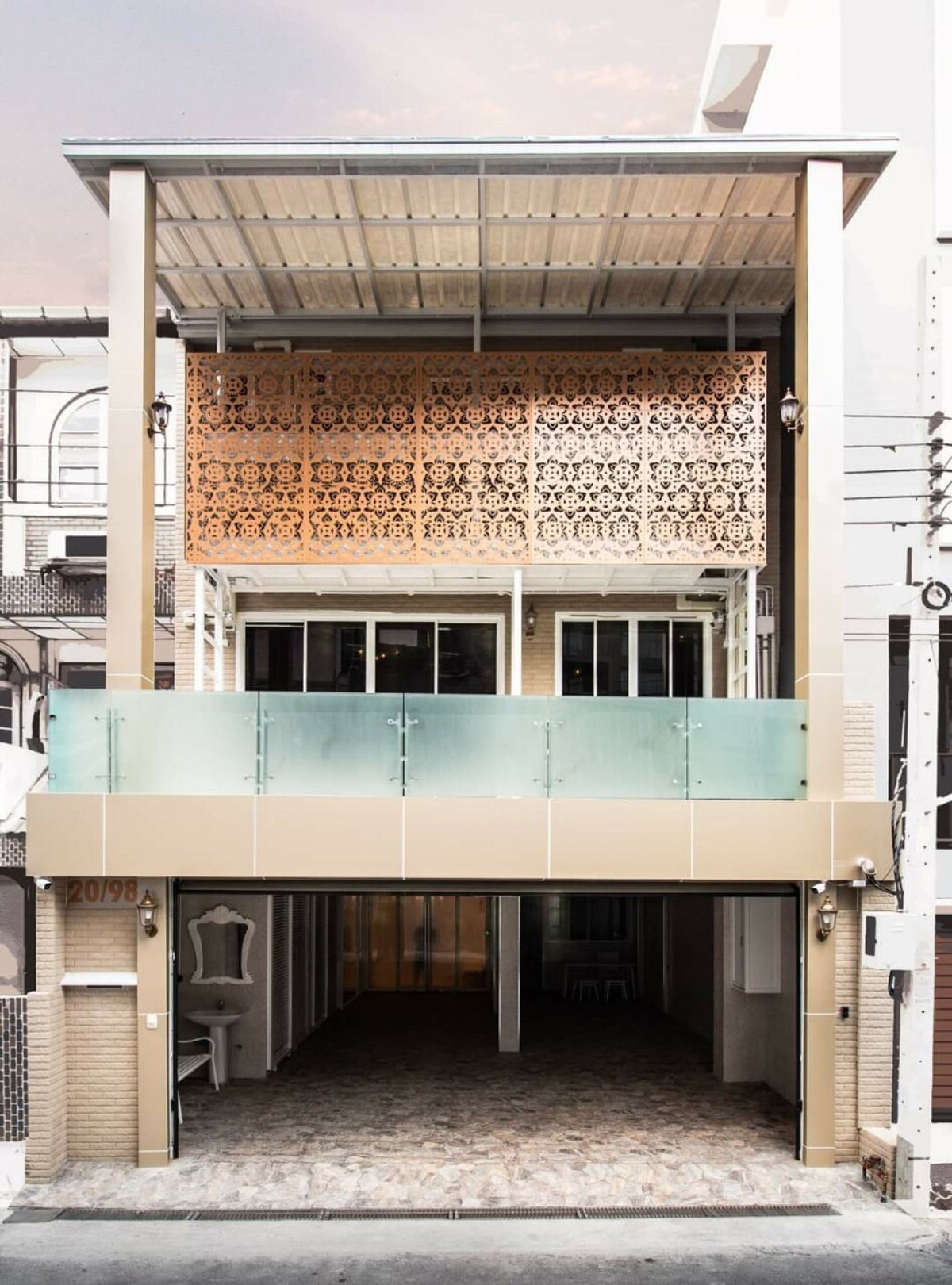 Luxury Townhouse ใจกลางสุขุมวิท 49 ใกล้ รพ. สมิติเวช ลากกระเป๋ามา เข้าอยู่ได้เลย 
