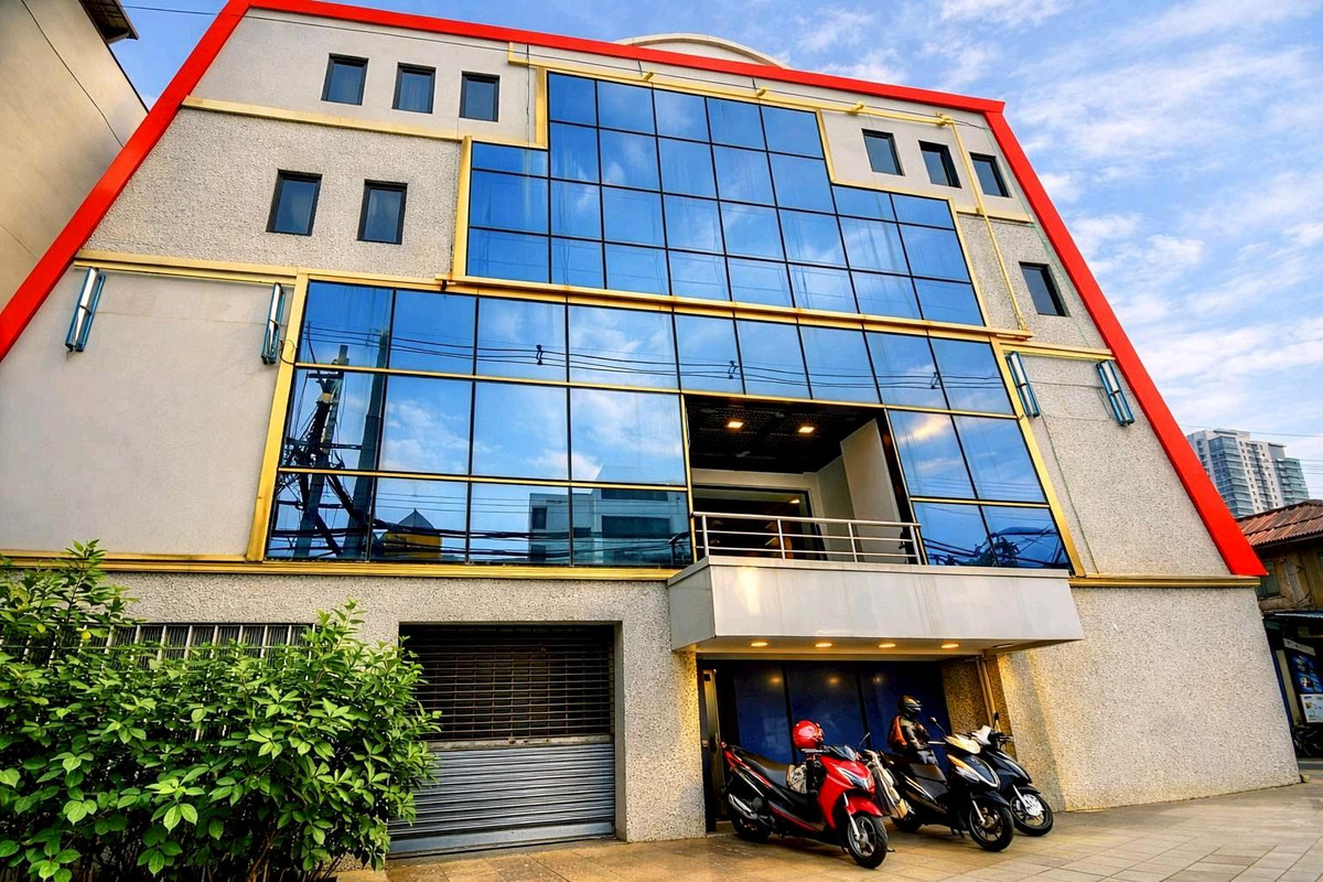 Hostel / Clinic / Office / Café — This place meets every business model! STAND-ALONE🚀 COMMERCIAL BUILDING 60% from the original price — a real opportunity, not an advertisement.