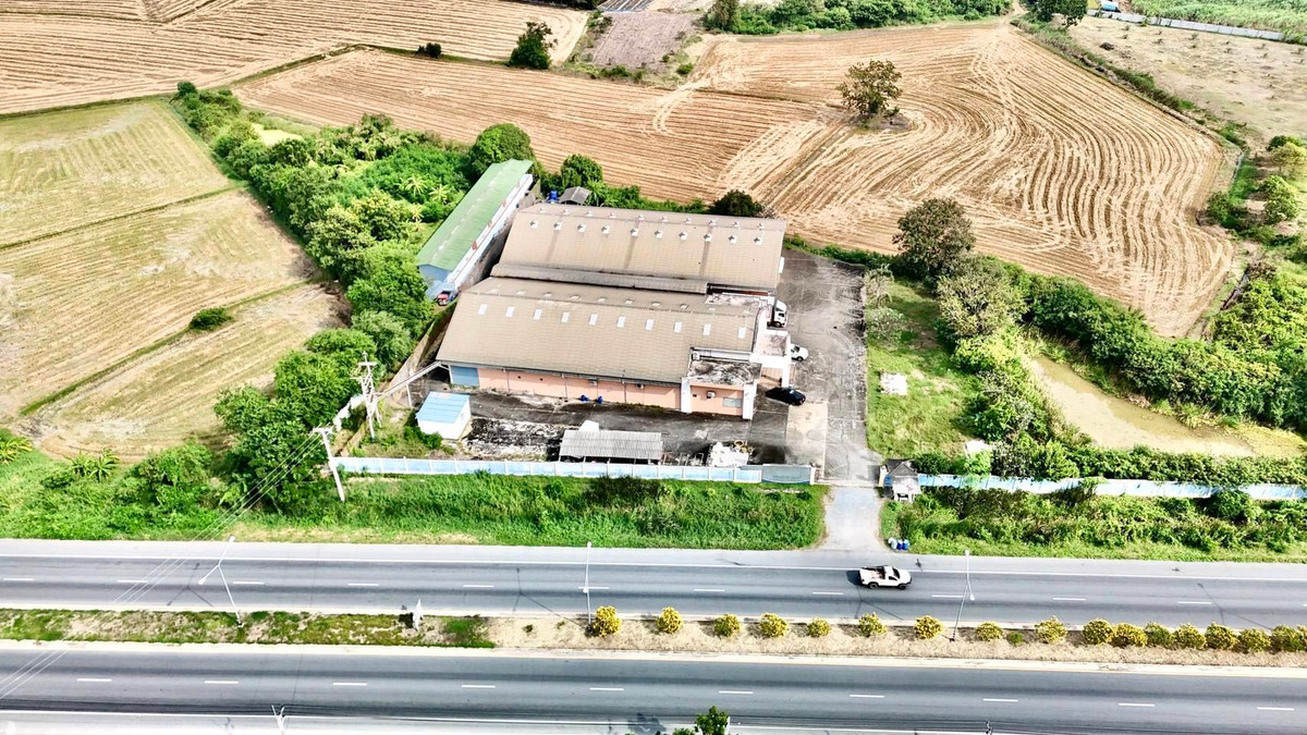 Cosmetics factory for saleDon Tum Nakhon Pathom District5 rai 1 nganNext to the main road, about 7 km from M81, 13 km from Pathom Chedi.3 km from Don Tum District.There are 3 buildings.1. Reinforced concrete 20×40 m. Cosmetics production building. – รูปที่ 2