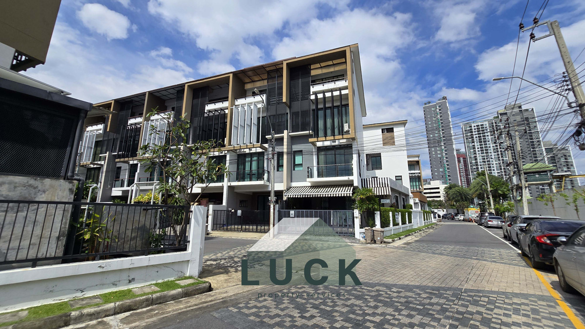 LUCK 🏠ขายทาวน์โฮม Bless Town สุขุมวิท 50 ทาวน์โฮม Modern 3.5 ชั้น ใกล้ทางด่วน สภาพดี พร้อมใช้!!! LUCK 🏠ขายทาวน์โฮม Bless Town สุขุมวิท 50 ทาวน์โฮม Modern 3.5 ชั้น ใกล้ทางด่วน สภาพดี พร้อมใช้!!!