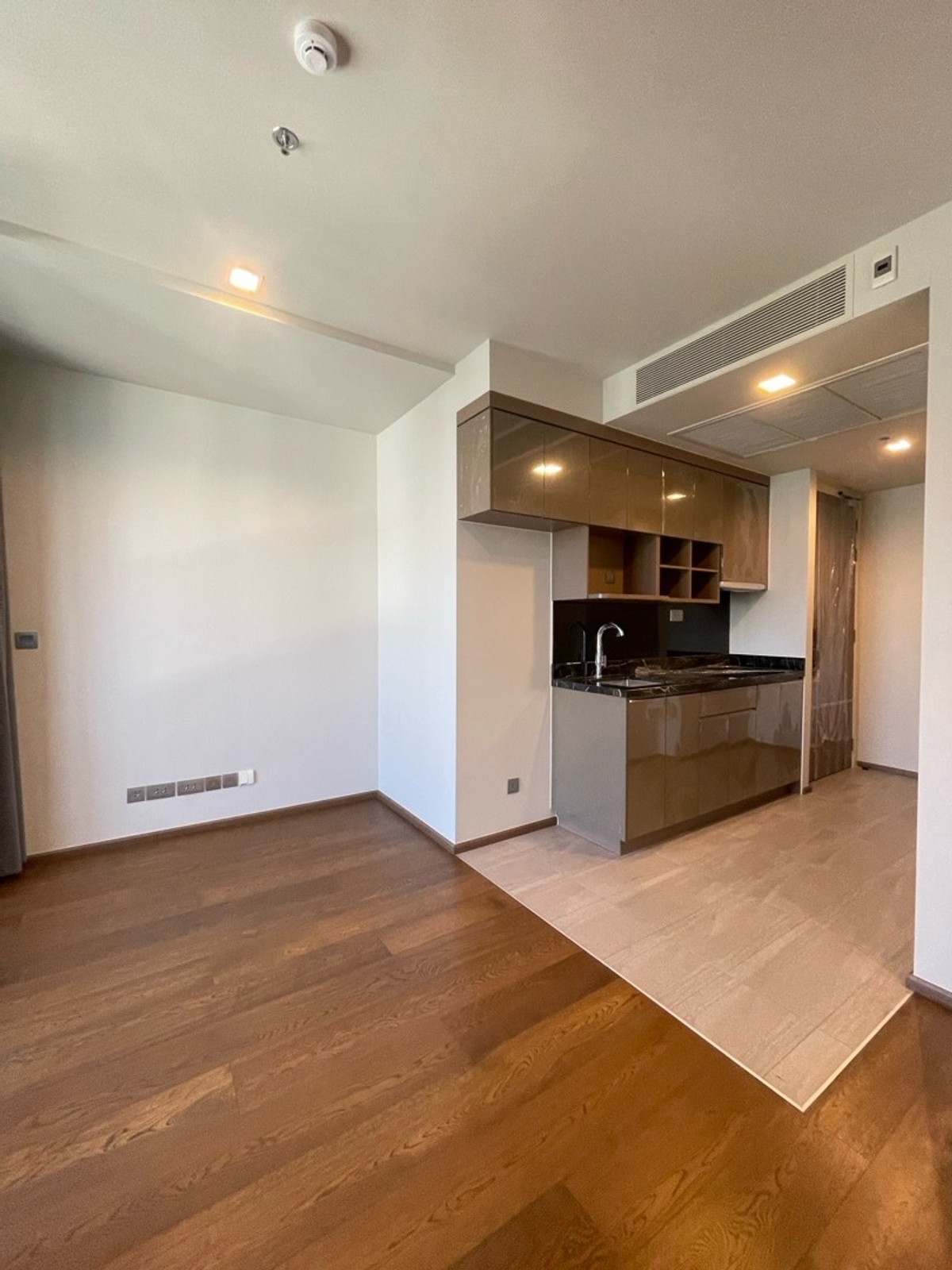 For sale Ideo Q Sukhumvit 36 | 1 Bedroom Plus | Rare Size Building closing price Tel. 0636569606 For sale Ideo Q Sukhumvit 36 | 1 Bedroom Plus | Rare Size Building closing price Tel. 0636569606