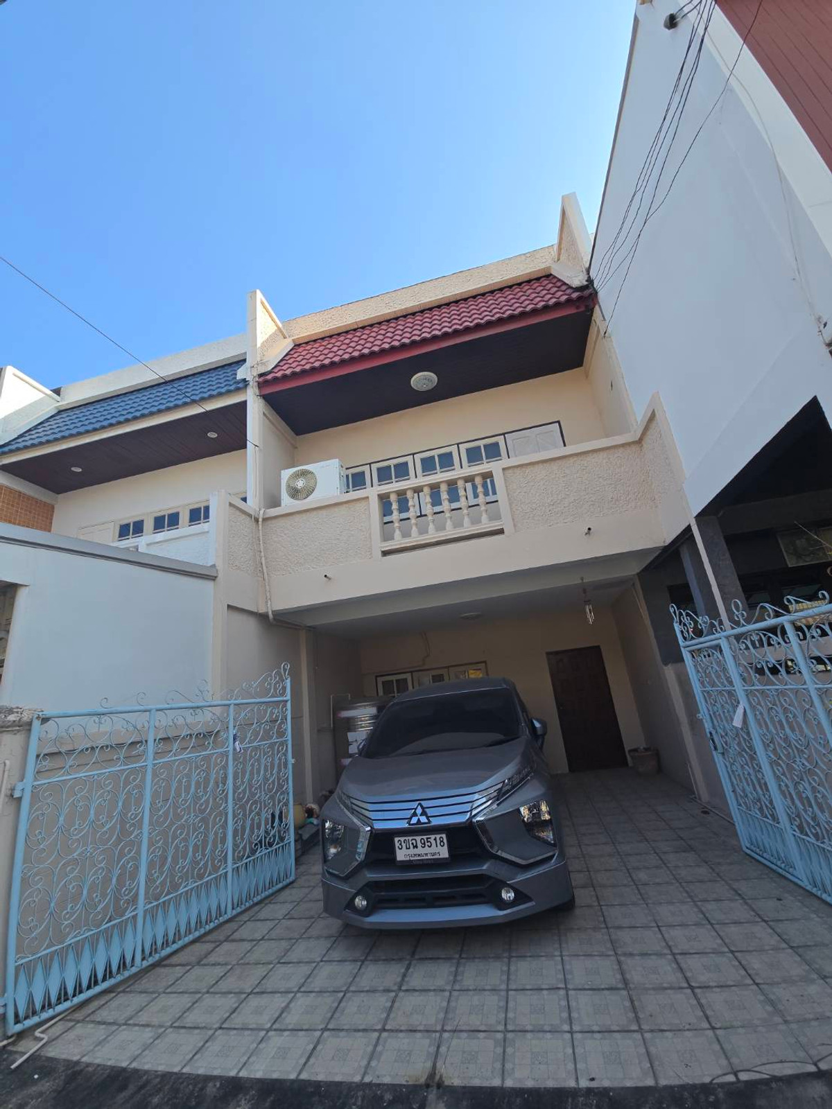 The best price ! Klongchan villa2 , townhouse 2 floor ,Area 32 sq.wah , Close to Nawamin road