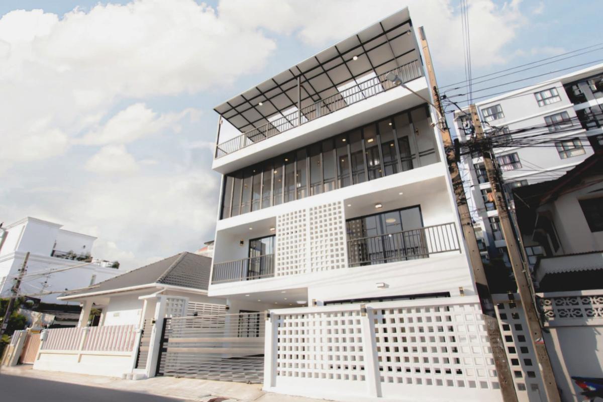 For Sale Office, Soi 20 Mithuna Huai Khwang , nice view , wide frontage , newly renovated , Sam Saen Nok , Huai Khwang , Bangkok , CX-142449 For Sale Office, Soi 20 Mithuna Huai Khwang , nice view , wide frontage , newly renovated , Sam Saen Nok , Huai Khwang , Bangkok , CX-142449