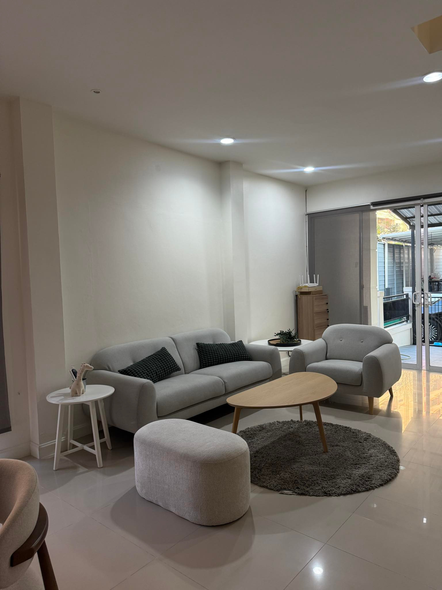 3-story townhome for rent, Baan Klang Muang project Lat Pla Khao Road, fully air conditioned, 3 bedrooms, 3 bathrooms. Rental price 35,000 baht per month. 3-story townhome for rent, Baan Klang Muang project Lat Pla Khao Road, fully air conditioned, 3 bedrooms, 3 bathrooms. Rental price 35,000 baht per month.