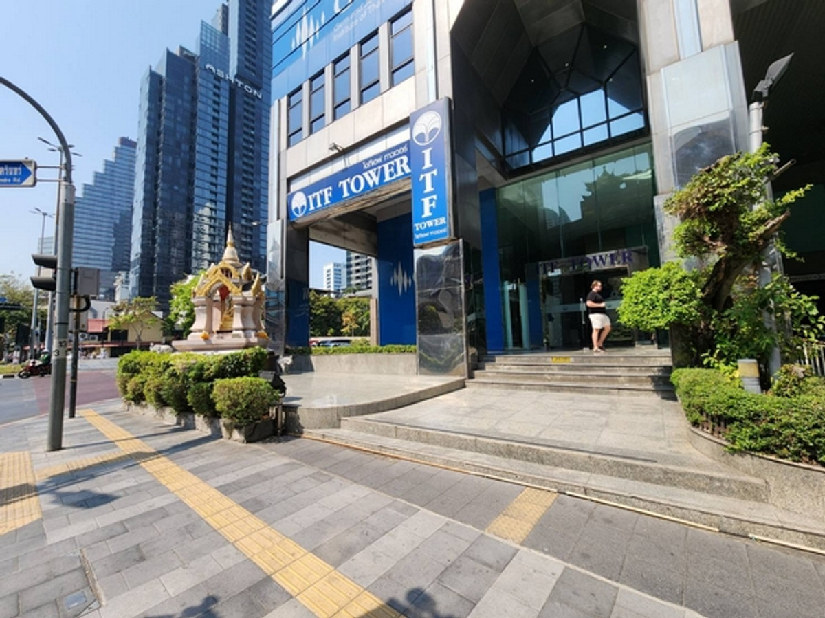 ขายด่วน พื้นที่สำนักงาน ห้องมุม ITF Tower Silom ขนาด 147 ตรม. ใกล้ BTS ช่องนนทรี เพียง 200 เมตร เท่านั้น