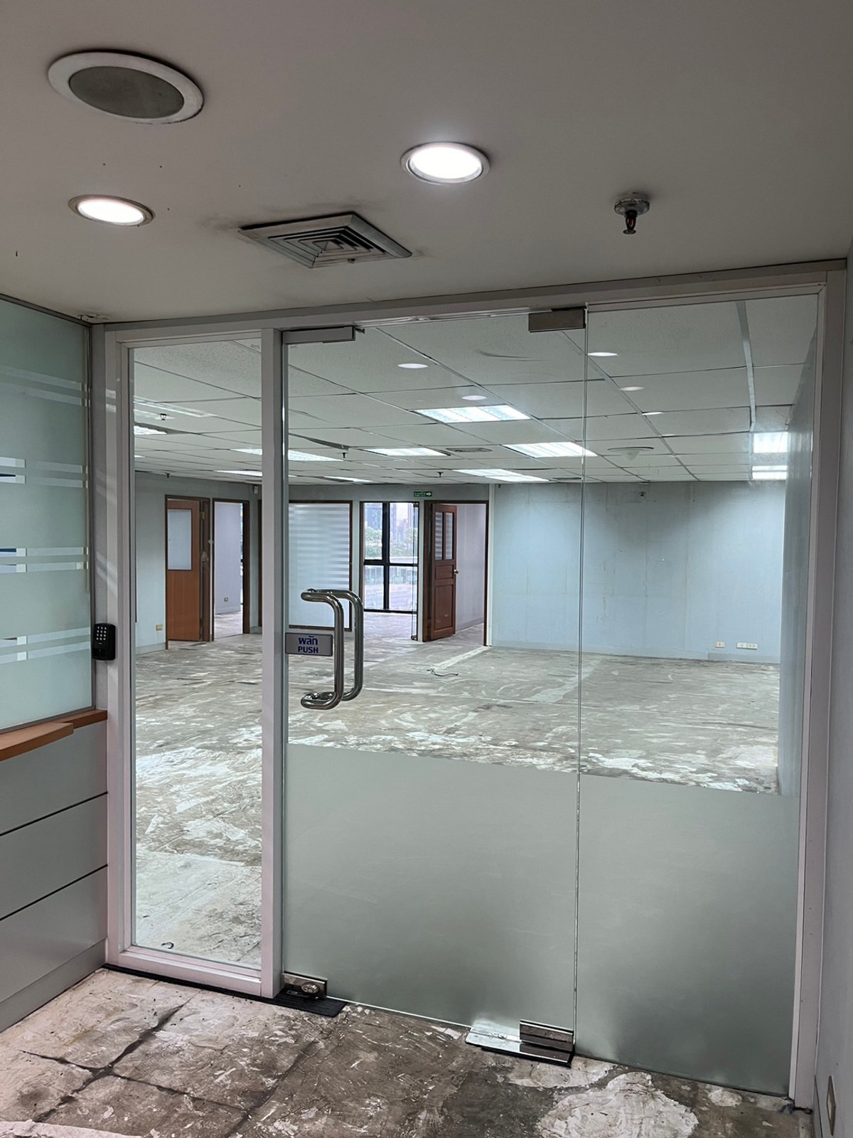 Times square office building for rent Asoke 309 Sqm 620 Baht per sqm or 240,000 per month  – รูปที่ 3