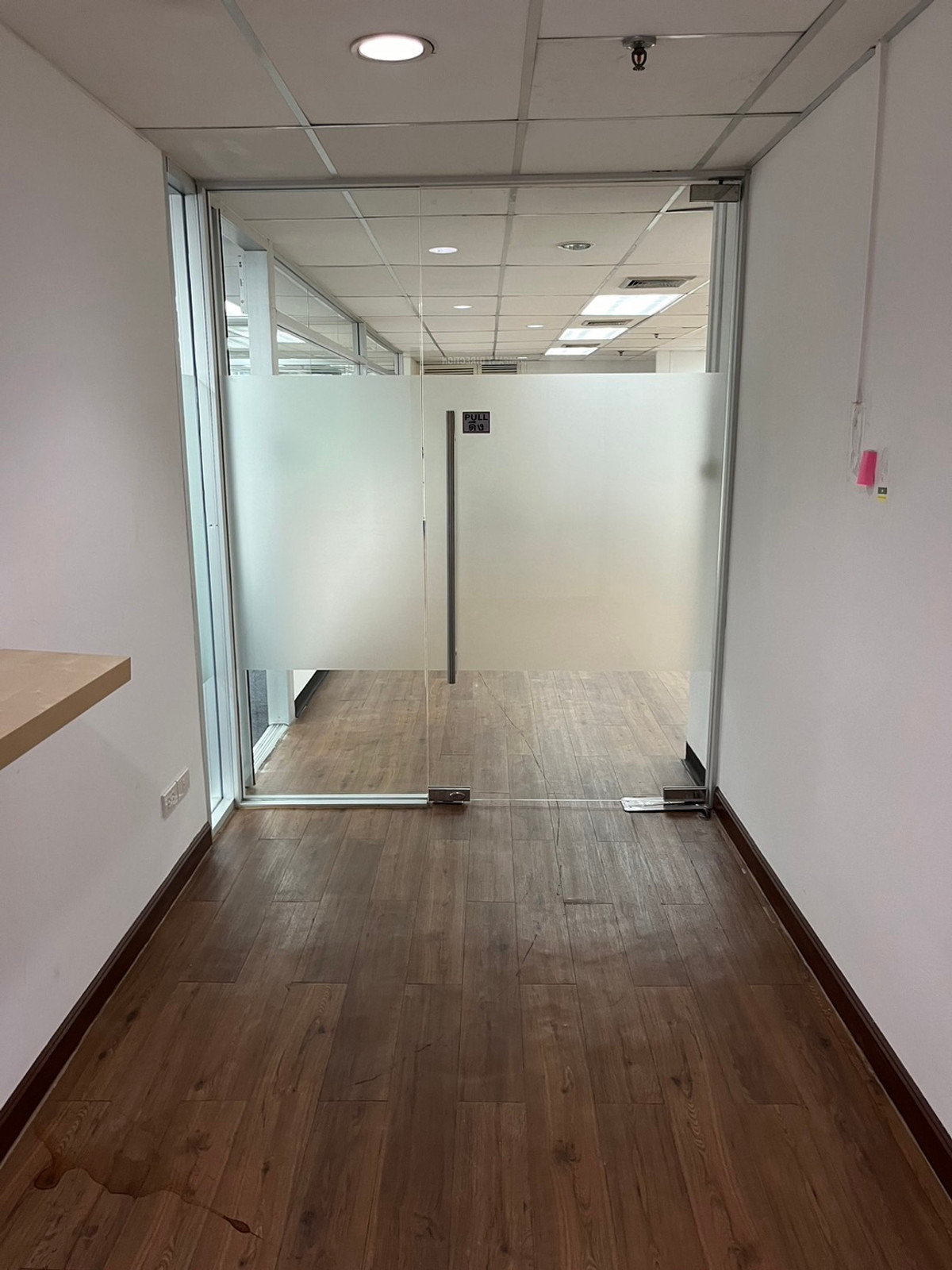 Times square office building for rent Asoke 275 Sqm 620 Baht per sqm or 170,000 per month  – รูปที่ 2