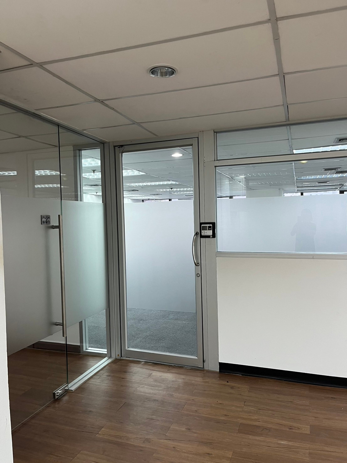 Times square office building for rent Asoke 275 Sqm 620 Baht per sqm or 170,000 per month  – รูปที่ 3