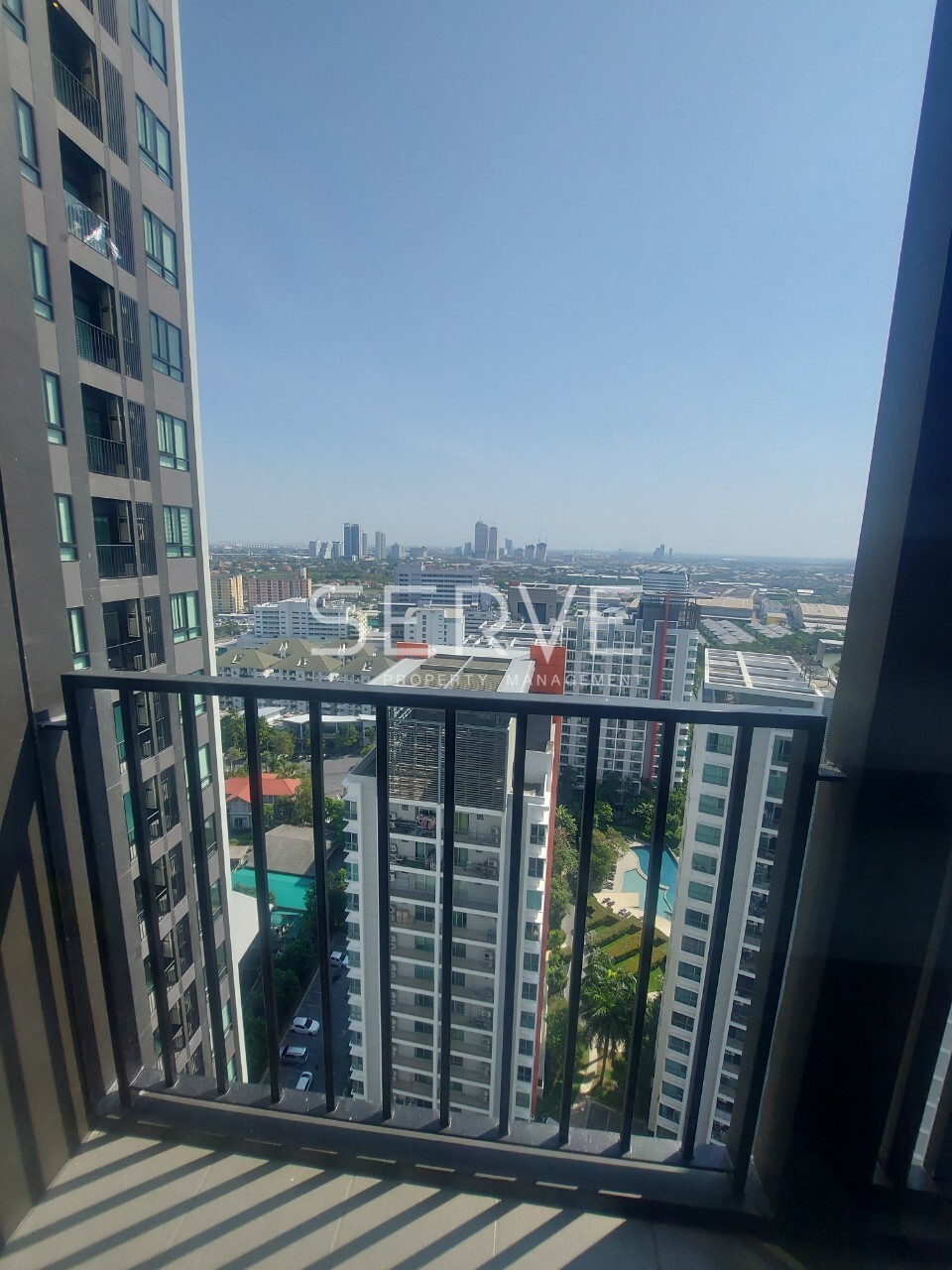 🔥8K ห้องสตูดิโอ ราคาดีที่สุด ชั้นสูง วิวดีมาก ตกแต่งสวย เฟอร์จัดเต็มมาก พร้อมอยู่ เดินเพียง 20ก้าว ถึง MRTศรีลาซาล @ Nue Noble Srinakarin Lasalle – รูปที่ 2