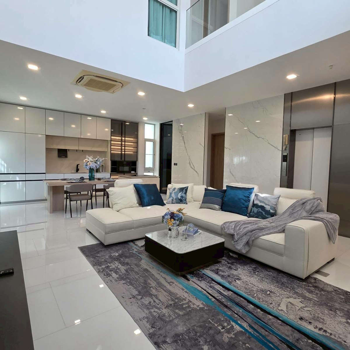 House for rent, VIVE Ekkamai-Ramindra. (Newly decorated, ready to move in) Area 70.1 sq m., usable area 371 sq m., 4 bedrooms, 5 bathrooms, 3 parking spaces.