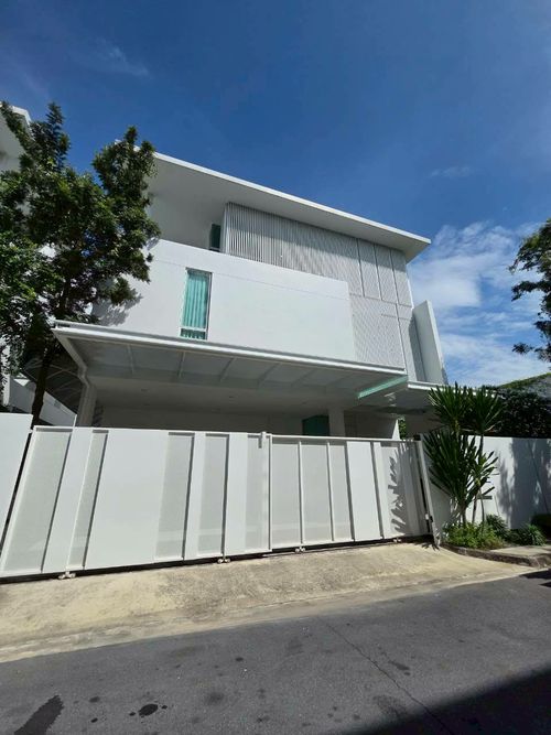 House for sale VIVE Ekkamai-Ramintra (Newly decorated, ready to move in) Area 70.1 sq m., usable area 371 sq m., 4 bedrooms, 5 bathrooms, 3 parking spaces.