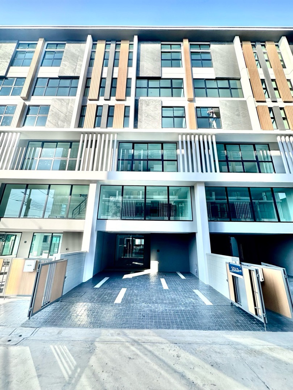 Modern Home Office for Rent – 281 sq.m. Nirvana @WORK Krungthep Kreetha — Prime Location Next to Nirvana PORCH Community Mall Modern Home Office for Rent – 281 sq.m. Nirvana @WORK Krungthep Kreetha — Prime Location Next to Nirvana PORCH Community Mall