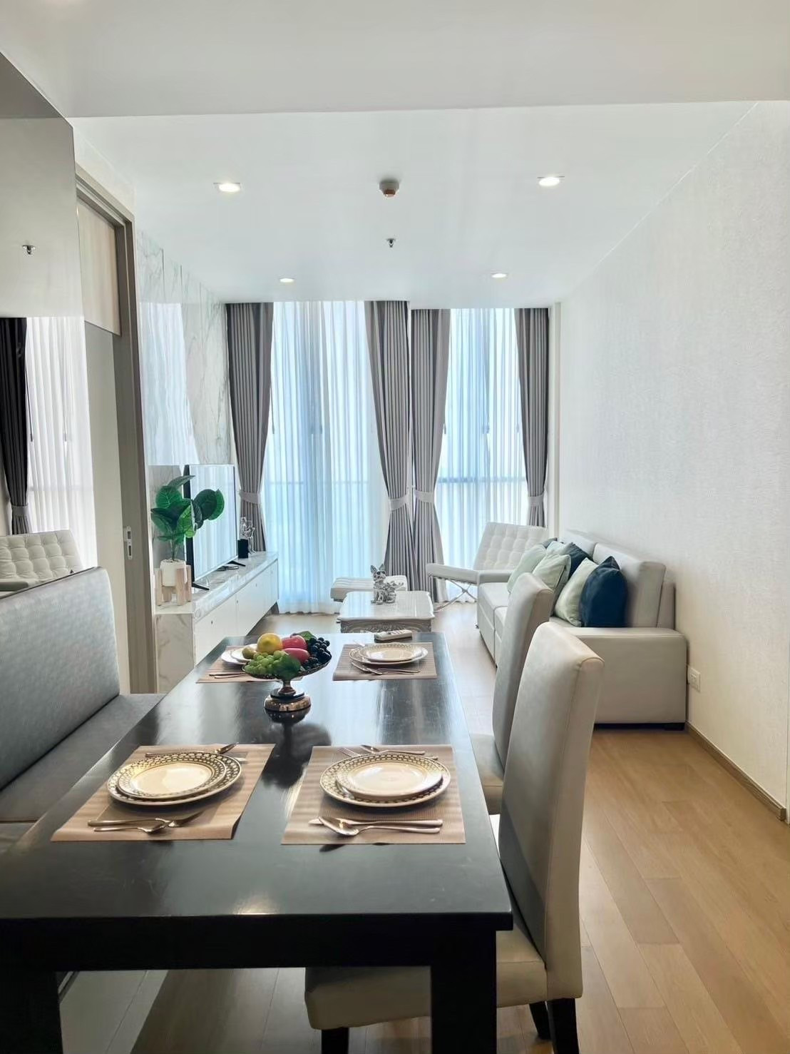 Luxury condo at Noble Ploenchit, convenient travel, next to the BTS Skytrain, has a shuttle, beautiful room, fully furnished, ready to move in!! Luxury condo at Noble Ploenchit, convenient travel, next to the BTS Skytrain, has a shuttle, beautiful room, fully furnished, ready to move in!!