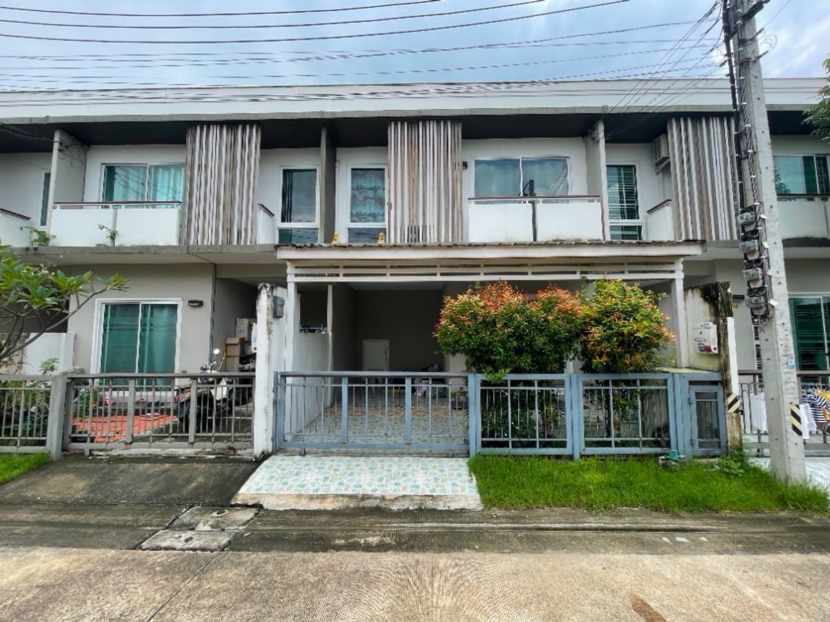 For sale Pruksa Town Prive Ramintra 117Beautiful townhome, ready to move in, no flooding, near the Pink Line. For sale Pruksa Town Prive Ramintra 117Beautiful townhome, ready to move in, no flooding, near the Pink Line.