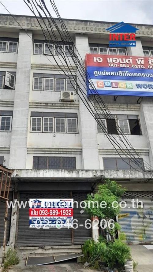 Commercial building, 4.5 floors, 24.5 sq m, commercial building near Maruay Market. Opposite Ban Fah Marche Market, Lam Luk Ka Road, Khlong 6, Lam Luk Ka, Pathum Thani.