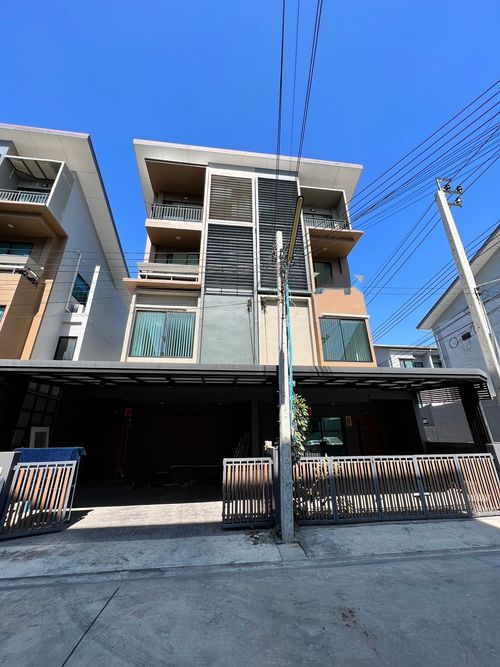 โฮมออฟฟิศ 6ห้องนอน 4ชั้น หน้ากว้าง 13เมตร จอดรถได้หลายคัน มีอเวนิวใกล้ๆ