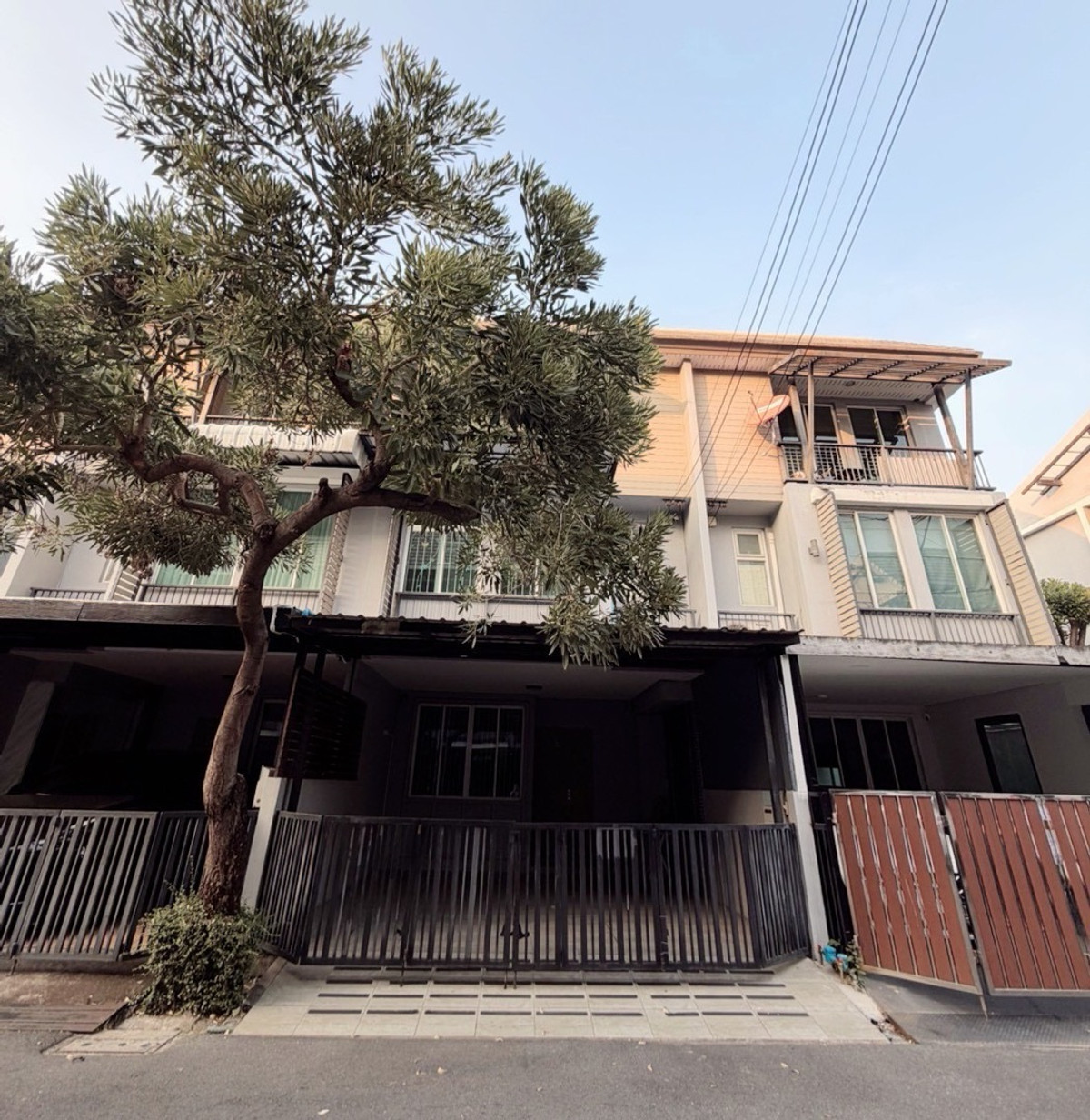 For sale very cheap✔️Areeya Daily Kaset-Nawamin 3-story townhome, beautiful house, good condition.**Selling below appraised price** For sale very cheap✔️Areeya Daily Kaset-Nawamin 3-story townhome, beautiful house, good condition.**Selling below appraised price**