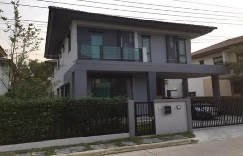 2-story detached house for rent, Burasiri-Wongwaen On Nut project, fully air conditioned, 4 bedrooms, 3 bathrooms, monthly rental price 45,000 baht/month.