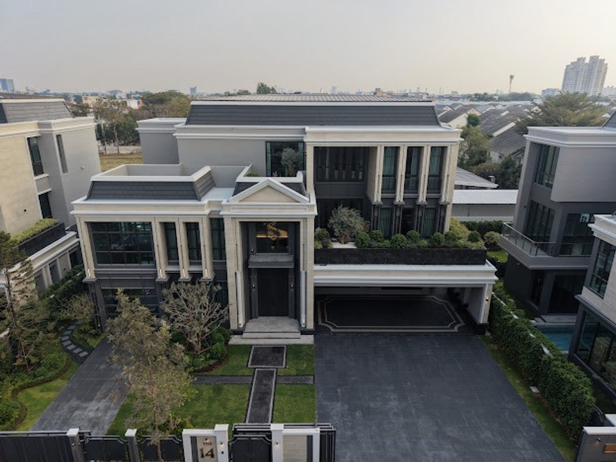 📌🌟Buy directly from the project. Last plot, largest land 🏛️Connoisseur Pattanakarn | 3-story detached house with elevator, size 952 sq m. 217.3 sq m. | 6 bedrooms, 7 bathrooms, 5 parking spaces, only 220 MB. Contact to make an appointment to view Tel.0922