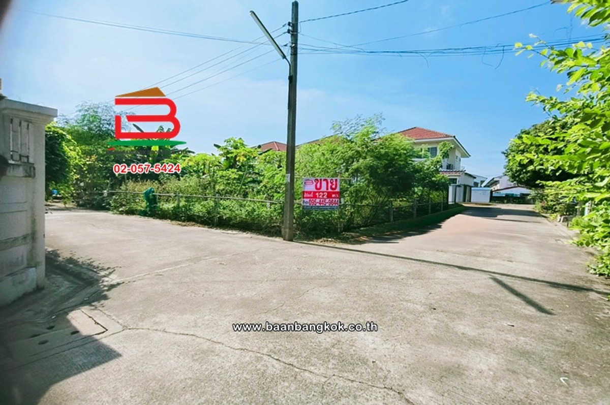 Empty land (already filled), corner plot, area 122.3 sq m, Sahakorn Village, Soi 9/4 (Soi Tiwanon-Pak Kret 22), Bang Phut Subdistrict, Pak Kret District, Nonthaburi.
