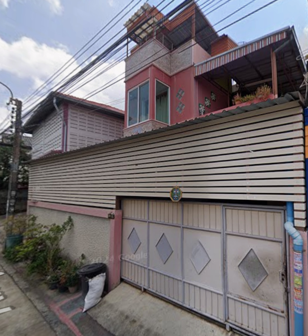Suitable for a home office or online warehouse!!! Sell a 2-storey detached house on Kamnan Maen 13 Alley, Soi 23, with versatile functions that support multiple types of work! Suitable for a home office or online warehouse!!! Sell a 2-storey detached house on Kamnan Maen 13 Alley, Soi 23, with versatile functions that support multiple types of work!