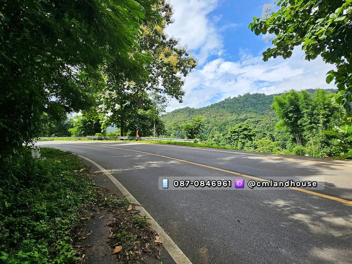 Land in the middle of the mountain, almost 3 rai, next to the national highway, Hang Dong District, Chiang Mai, selling at the government appraisal price.
