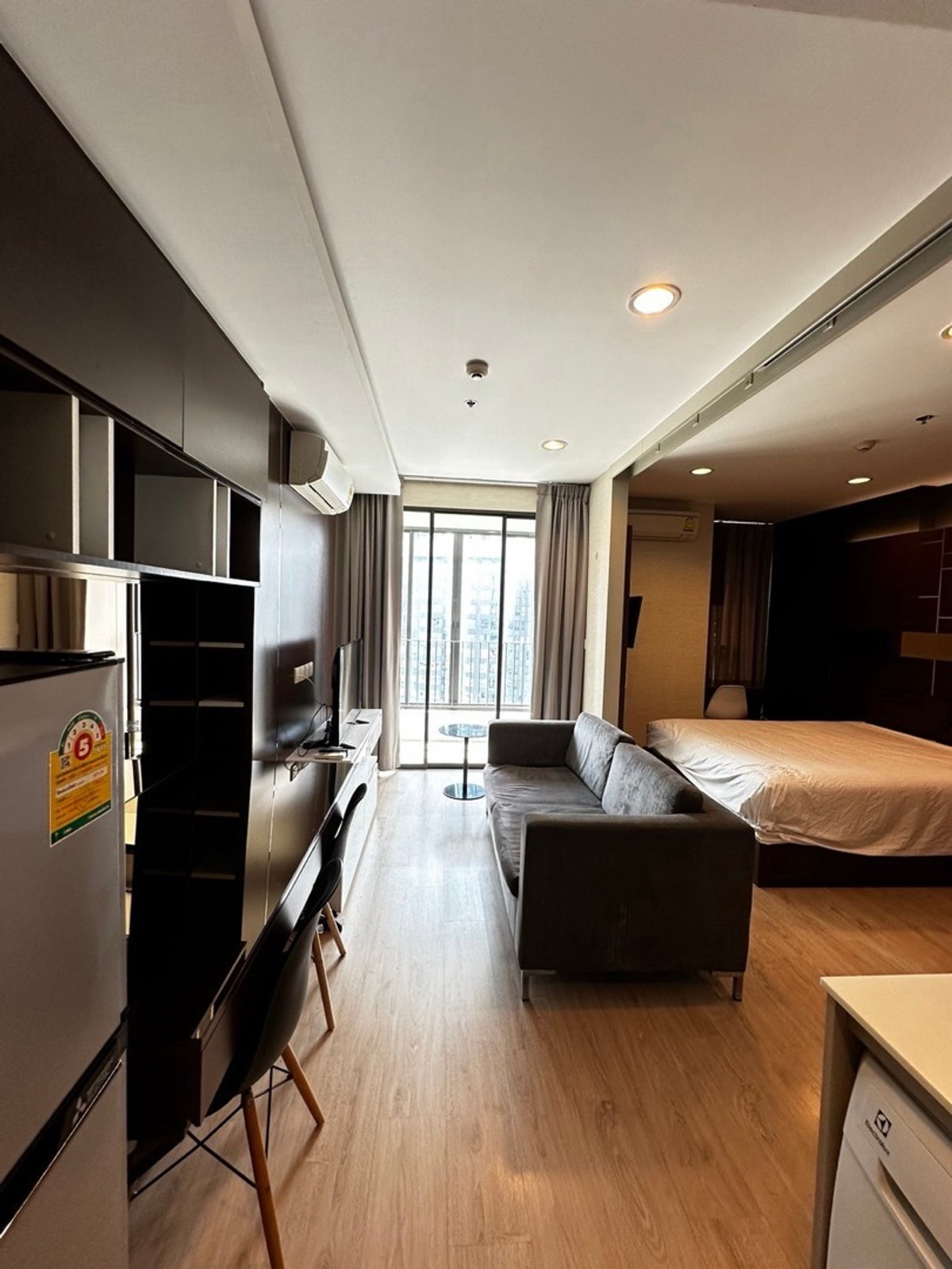 For Rent!! Ideo Q Ratchathewi Rent Price!! 20,000฿ per month❤️‍🔥 1 Bedroom 1 Bathroom size 34 sq.m. Contract Aomam (agent) Tel./Line id : 0955871692 WhatsApp : +66 95 587 1692 – รูปที่ 4