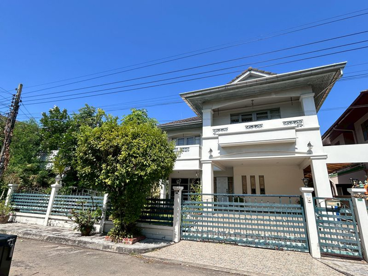 Single house for sale Perfect Place Village, Ramkhamhaeng 164, house in very new condition.