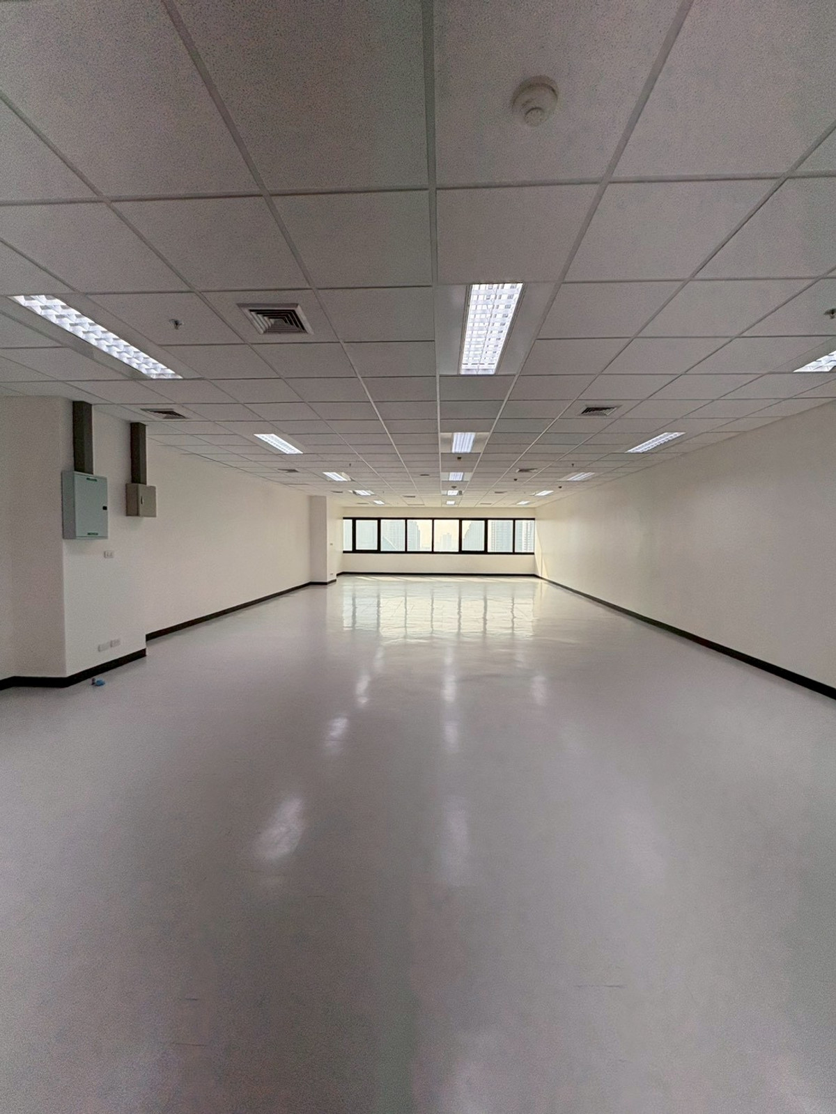 Office Space for Rent: Silom Complex, 20th Floor | 133.7 sqm | Near BTS Saladaeng Office Space for Rent: Silom Complex, 20th Floor | 133.7 sqm | Near BTS Saladaeng