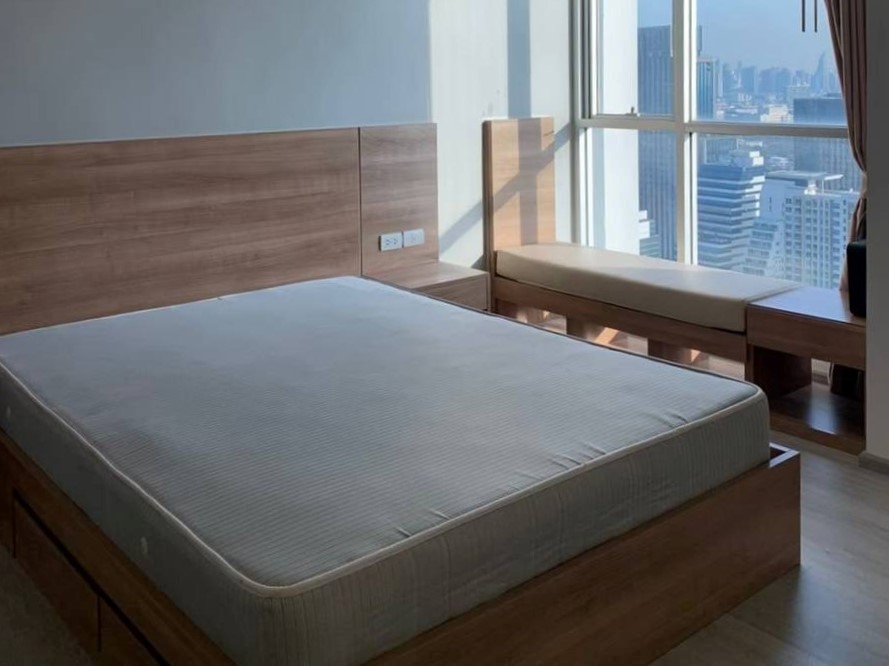 🔥Urgent Sale!🔥 Rhythm Phahol-Ari, near Ari BTS station. Fully furnished and ready to move in.
