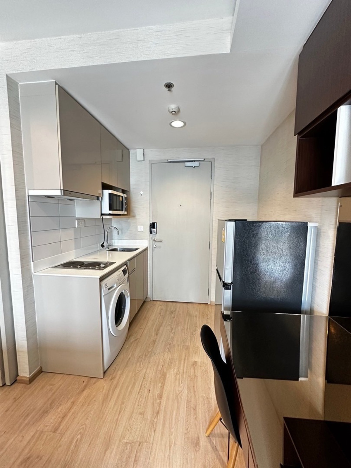 For Rent!! Ideo Q Ratchathewi Rent Price!! 20,000฿ per month❤️‍🔥 1 Bedroom 1 Bathroom size 34 sq.m. Contract Aomam (agent) Tel./Line id : 0955871692 WhatsApp : +66 95 587 1692 – รูปที่ 2