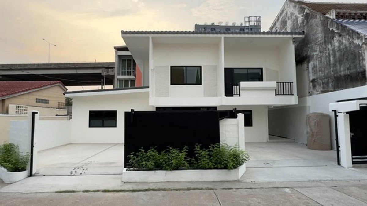 HR3183 2-story detached house for rent in Phatthanakan area, prime location near the expressway, 1 minute, can register a company, can do Airbnb. HR3183 2-story detached house for rent in Phatthanakan area, prime location near the expressway, 1 minute, can register a company, can do Airbnb.