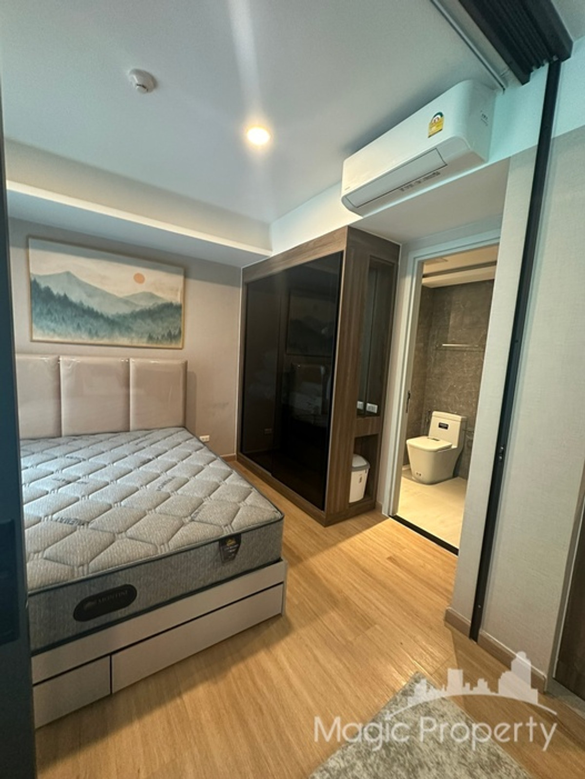 ให้เช่า 1 ห้องนอน ใน ลอยด์ ศูนย์วิจัย-ทองหล่อ คอนโดมิเนียม ถนนเพชรบุรี เเขวงบางกะปิ เขตห้วยขวาง กรุงเทพมหานคร – รูปที่ 2