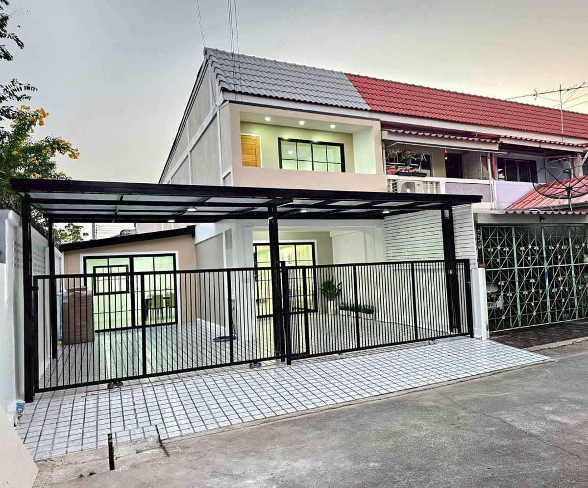 ขายด่วน! ทาวน์เฮ้าส์ 2 ชั้น หลังริมพื้นที่กว้าง หมู่บ้านพระปิ่น 3 ทำเลทองติดถนนใหญ่กาญจนาภิเษก เนื้อที่ 32 ตร.ว. ปรับปรุงใหม่ 5 ห้องนอน พร้อมพื้นที่ด้านข้างและของแถมครบชุด เดินทางสะดวกใกล้รถไฟฟ้าและมอเตอร์เวย์ เพียง 3.29 ล้าน ฟรีโอน! – รูปที่ 4
