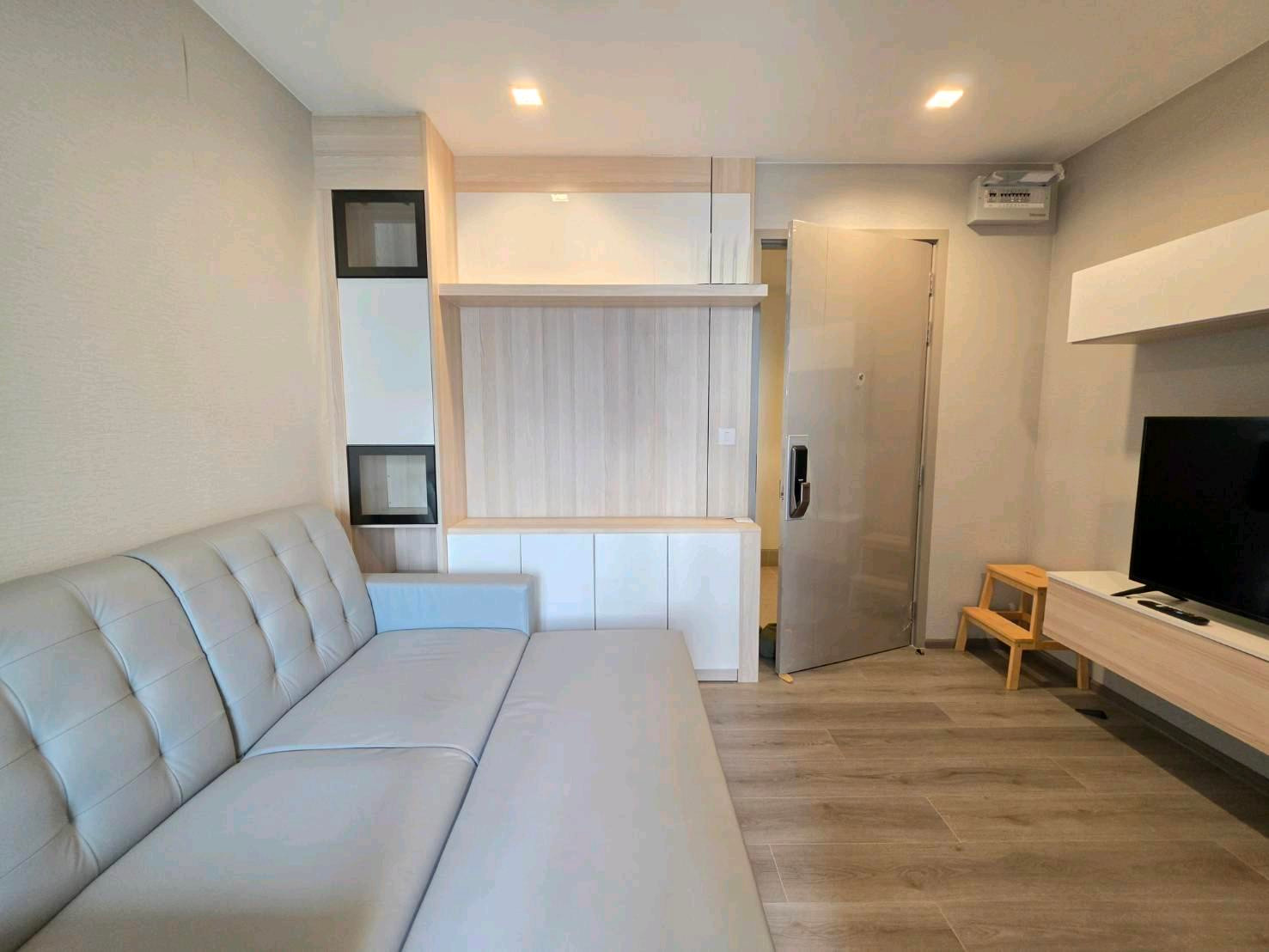 For sale cheap, fully furnished, The Politan Aqua, 43rd floor, separate bedroom, river view. For sale cheap, fully furnished, The Politan Aqua, 43rd floor, separate bedroom, river view.