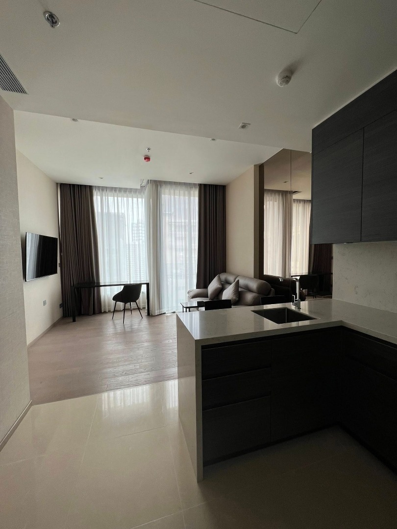 🔥For Rent Now🔥 The ESSE Asoke. Spacious room, fully furnished with appliances. Ready to move in. Convenient location in the heart of the city ❗