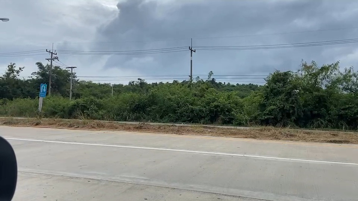 Land for sale next to Rong Kwang main road. Land for sale next to Rong Kwang main road.