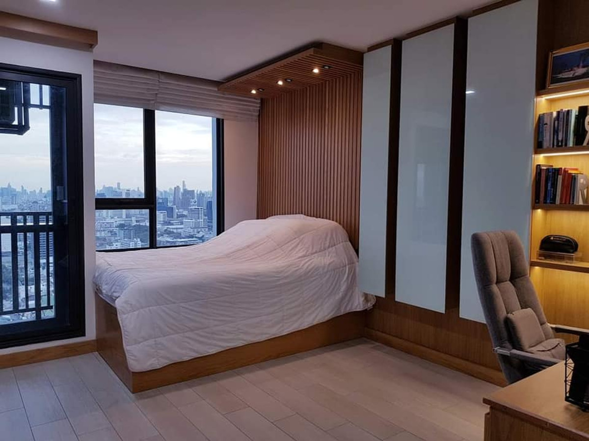 For rent Condo Life Ladprao (Life Ladprao) 0m. from BTS, beautifully decorated, fully functional in every corner. Plenty of storage, great view RW002807