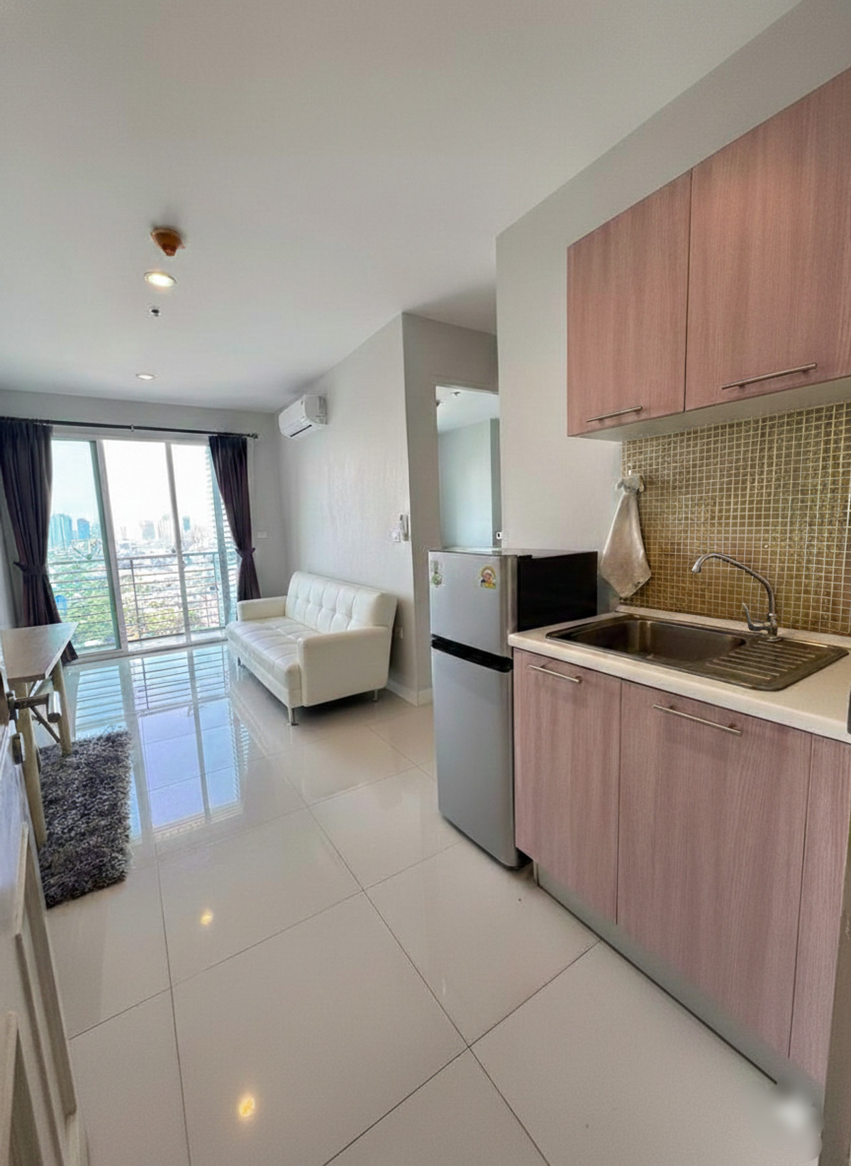 ( selling directly) Condo for sale: The Mark Ratchada Airport Link, 21st floor, 35 sq m. New furniture, beautiful room, great view, like new condition.  will cover transfer fees.