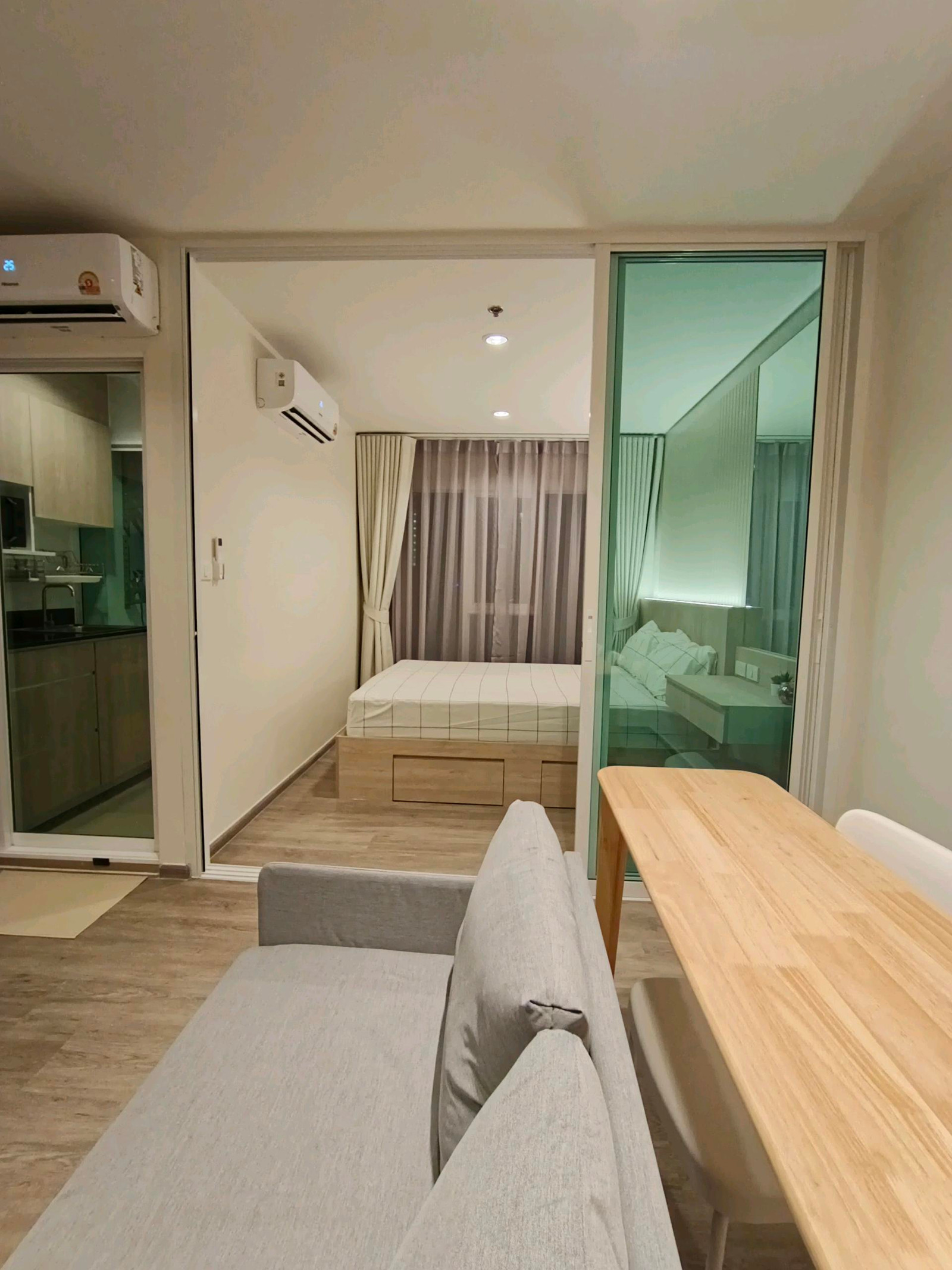 () For rent, Regent home Bangna, 21st floor, near BTS, fully furnished, has a washer/dryer.