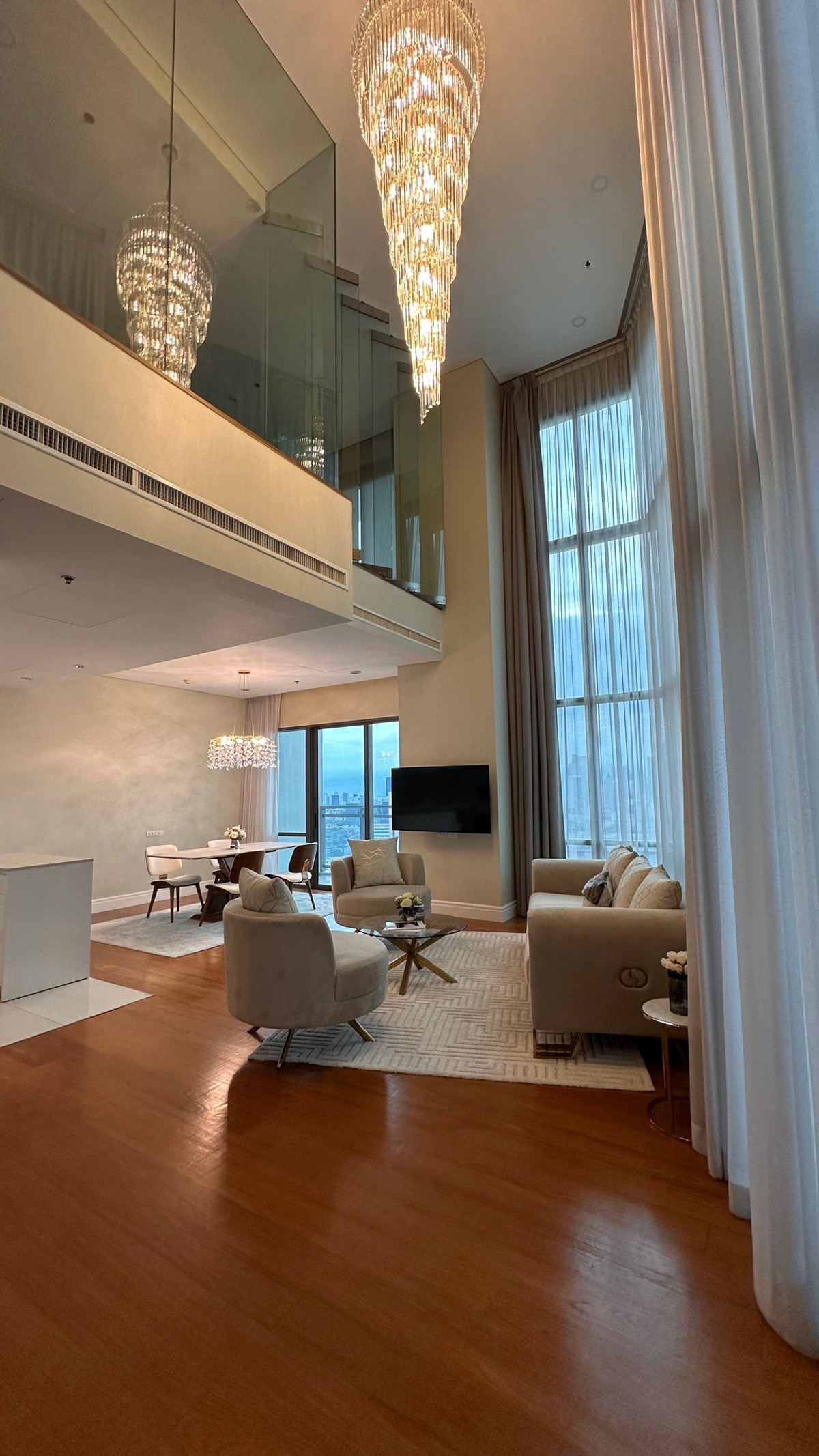 Duplex ห้องมุม Double Volume ใจกลางพร้อมพงษ์ วิวพระอาทิตย์ตก – รูปที่ 2