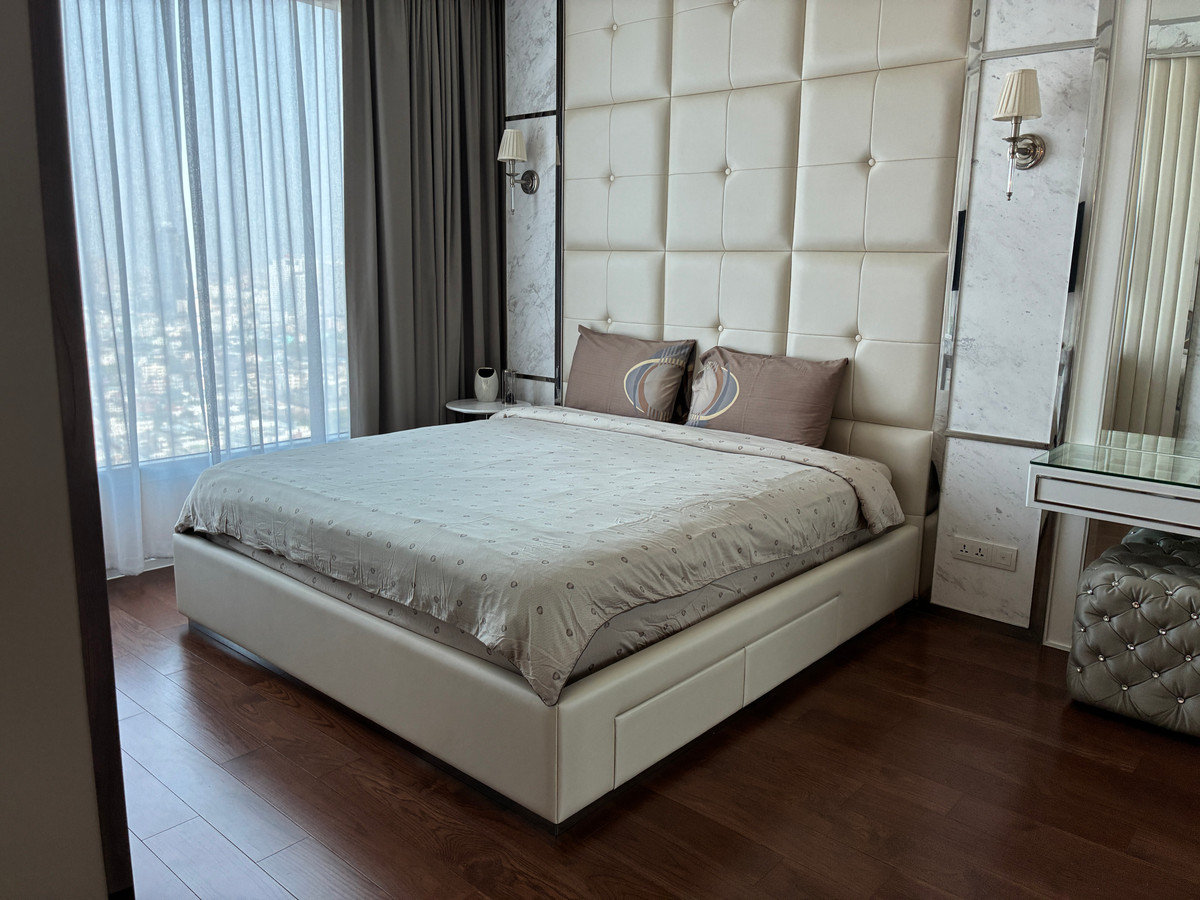 Condo for sale, potential location next to the Chao Phraya River, 2 bedrooms, 27th floor, full river view. Condo for sale, potential location next to the Chao Phraya River, 2 bedrooms, 27th floor, full river view.