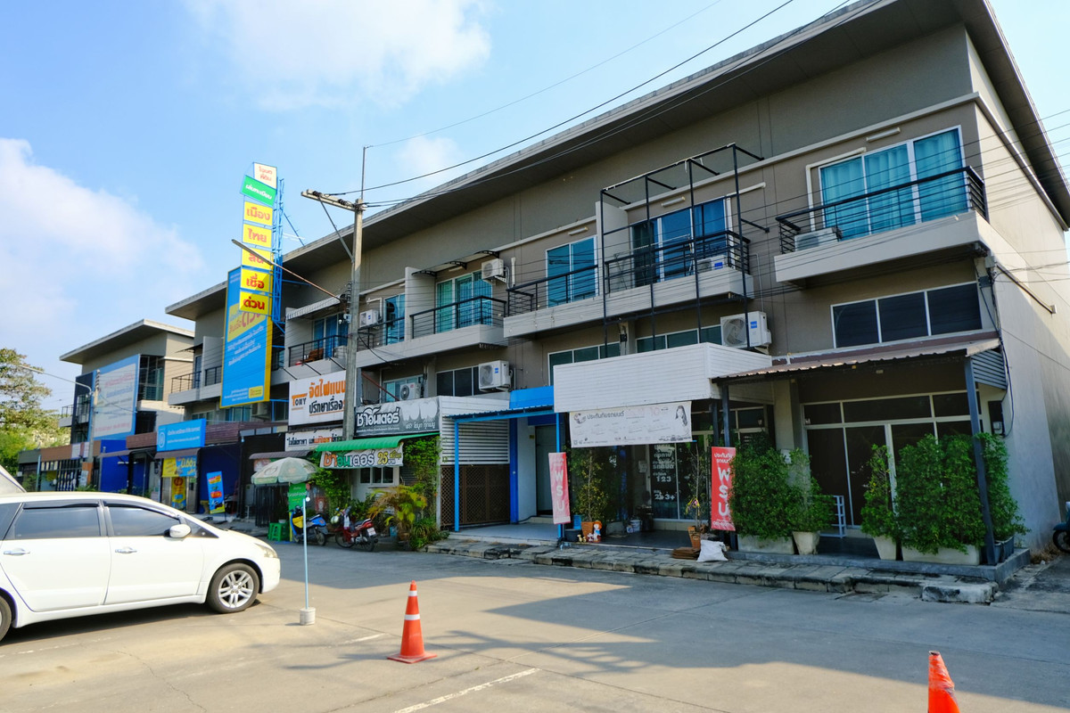 ตึกแถว 2.5 ชั้น ทำเลทอง หน้าหมู่บ้าน วี วิลเลจ 2 คลองหลวง คลองสอง ตึกแถว 2.5 ชั้น ทำเลทอง หน้าหมู่บ้าน วี วิลเลจ 2 คลองหลวง คลองสอง