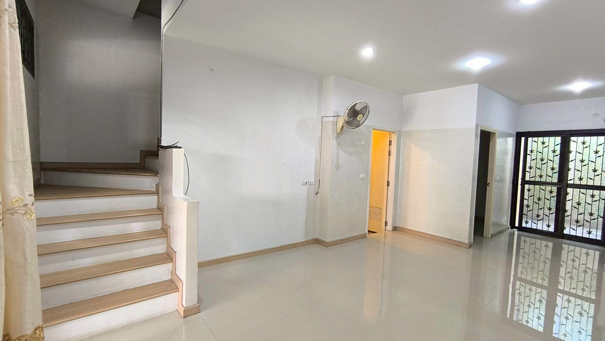 🏡✨ ให้เช่าทาวน์โฮม 2 ชั้น ทำเลดี เขตประเวศ โครงการ Time Home 2 บ้านโล่ง อยู่สบาย เลี้ยงสัตว์ได้ 🐶🐱  ทาวน์โฮมก่ออิฐมอญทั้งหลัง เย็นสบาย ถนนหน้าบ้านกว้าง 9 เมตร – รูปที่ 2