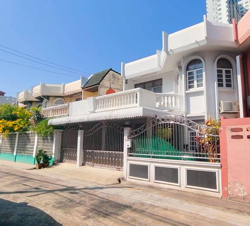 Townhouse for sale, 36 sq m, Saeng Wisut Village, Soi Nonsi 8.