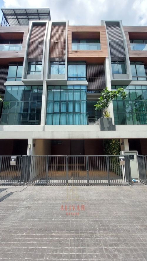 RH012326 ให้เช่าทาวน์โฮม 4 ชั้น 4 ห้องนอน at Park Lane เอกมัย 22 ใกล้ BTS เอกมัย