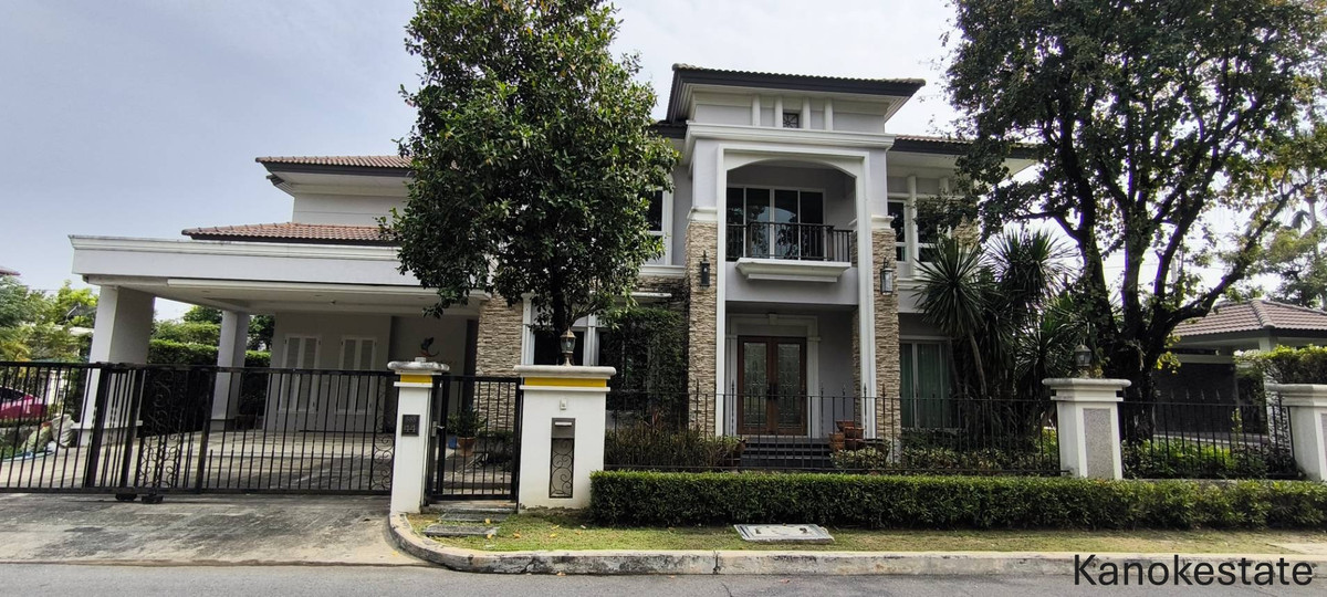 Single house for sale, Granada Pinklao, beautiful and luxurious, next to Borommaratchachonnani Road. The house is not next to anyone, quiet, private.